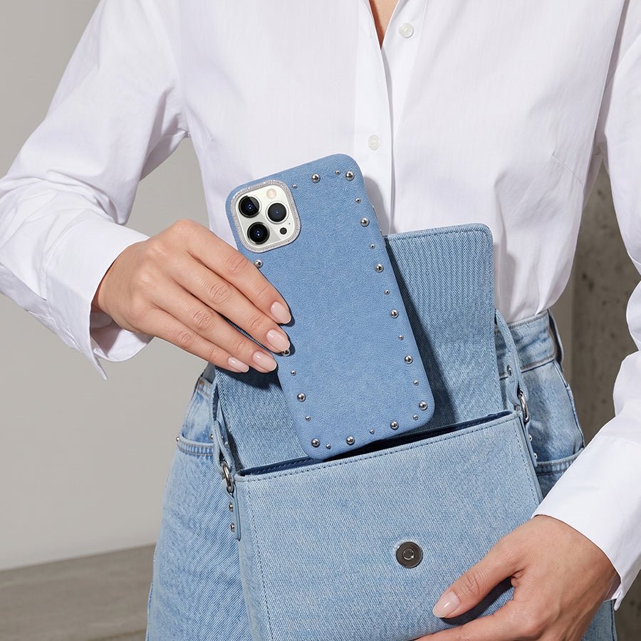 Detalle del acabado vaquero de la funda Denim MagBattery para iPhone 12 Pro Max
